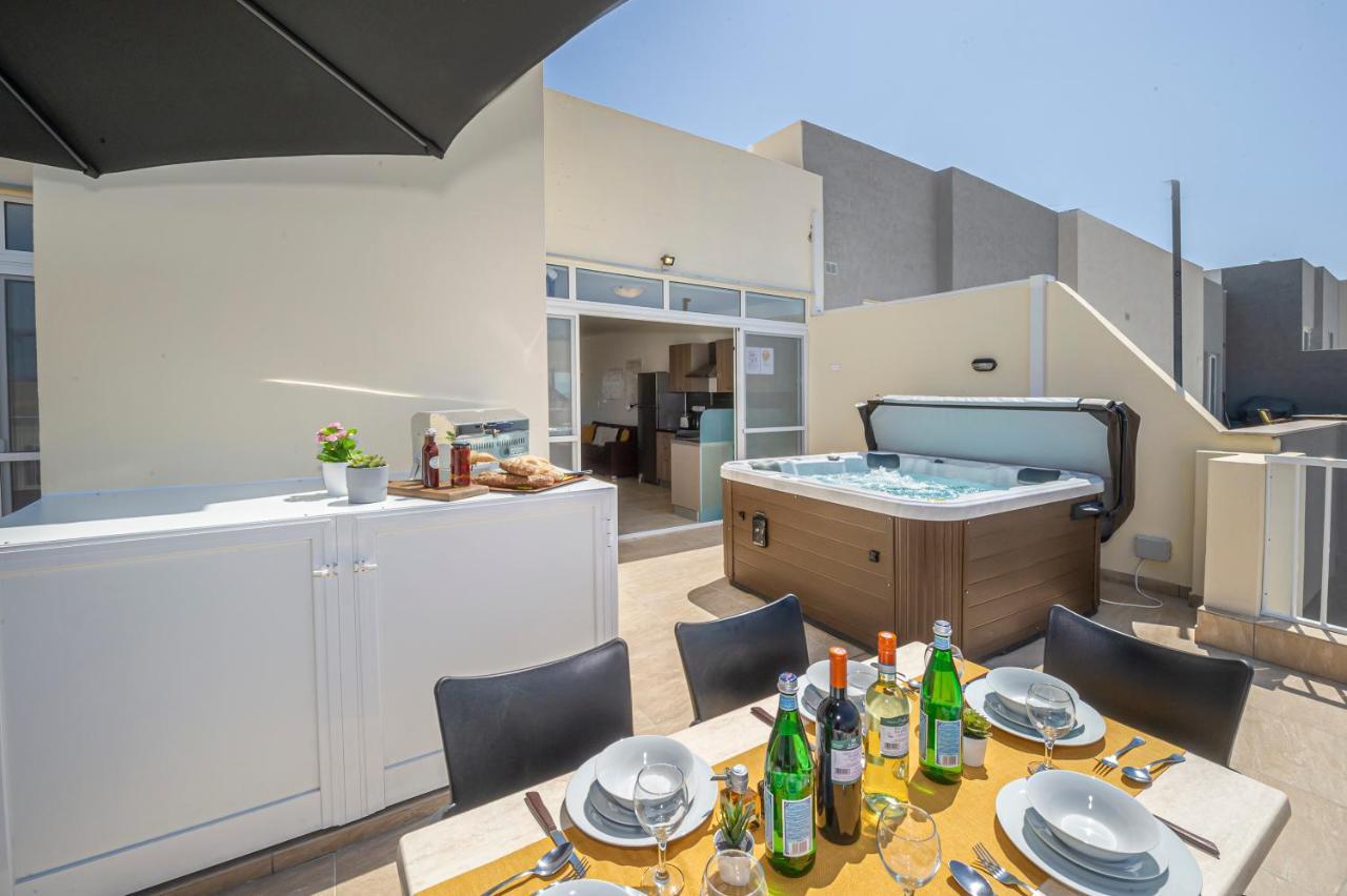 Summer Breeze Penthouse With Private Hot Tub & Terrace With Panoramic Views, By Getawaysmalta Mellieha Exterior photo