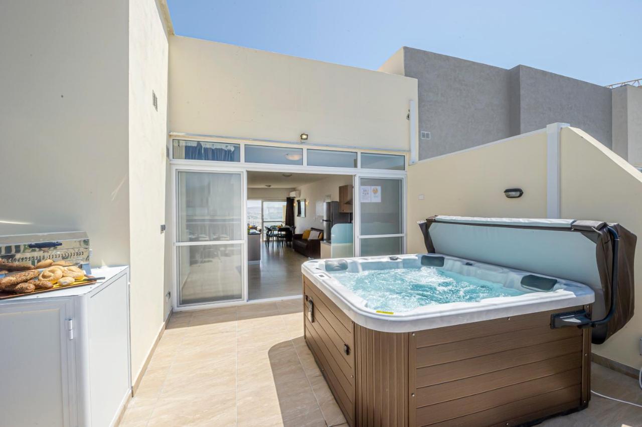 Summer Breeze Penthouse With Private Hot Tub & Terrace With Panoramic Views, By Getawaysmalta Mellieha Exterior photo