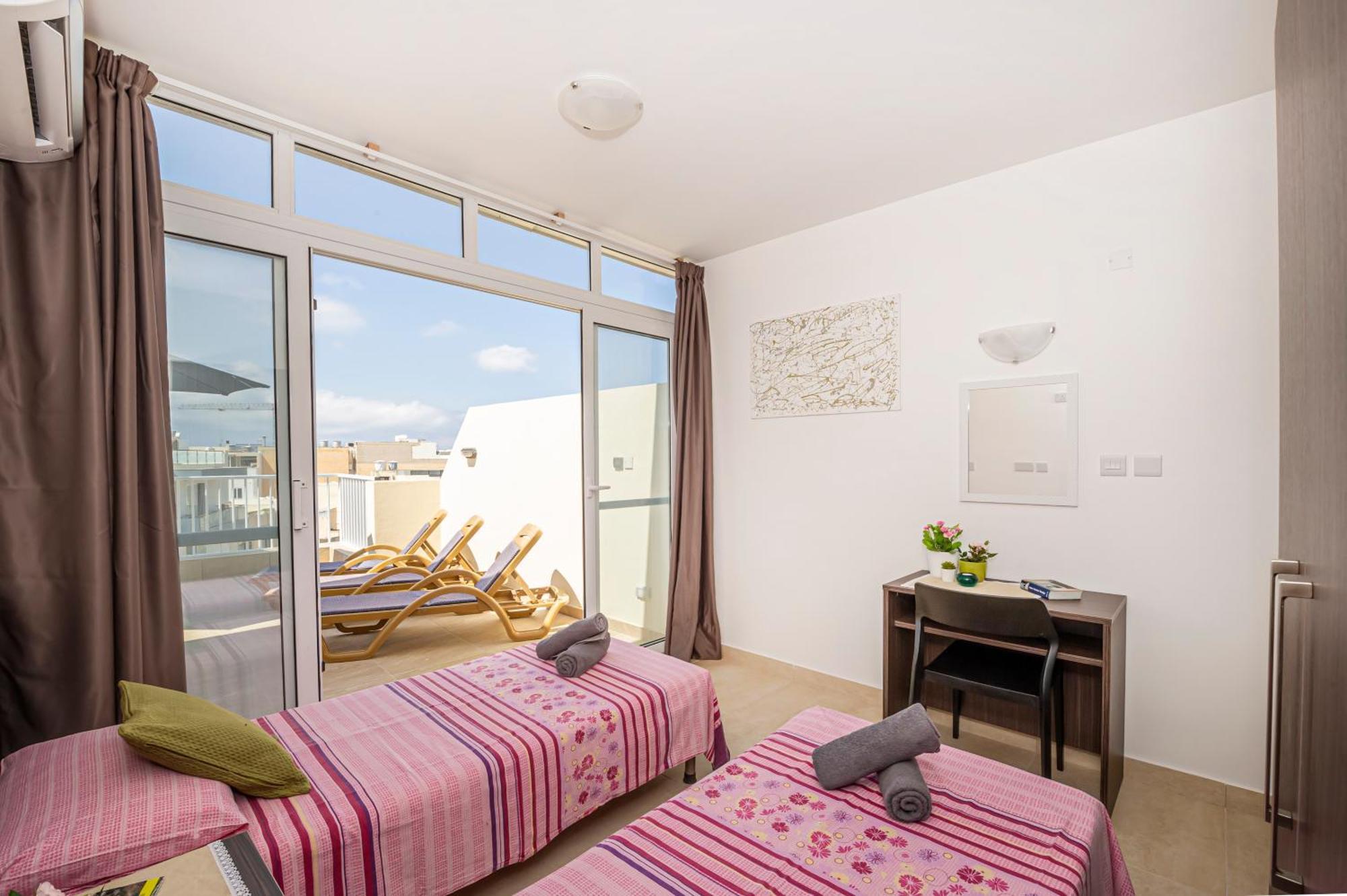 Summer Breeze Penthouse With Private Hot Tub & Terrace With Panoramic Views, By Getawaysmalta Mellieha Exterior photo